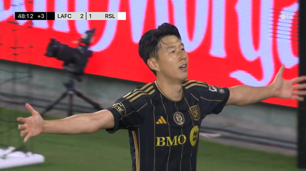 골 세리머니를 펼치는 손흥민, LAFC를 앞서게 만든 역전골 직후 모습/LA FC 홈페이지 캡쳐(포인트경제)