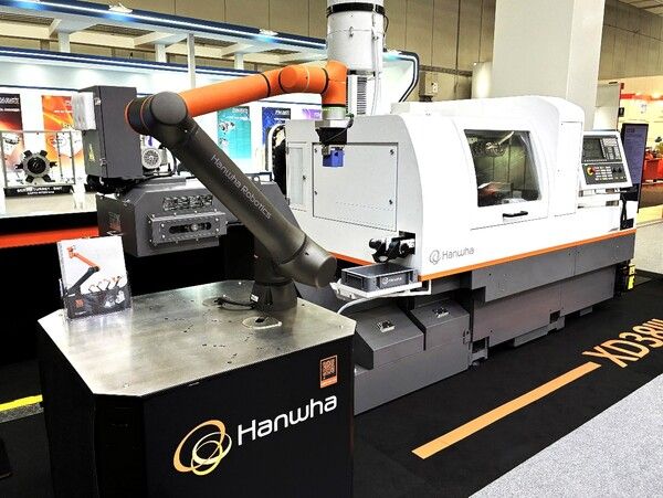 한화세미텍이 EMO 2025 전시에서 선보이는 한화로보틱스 협동로봇을 이용한 제조 자동화 솔루션 /한화세미텍 제공