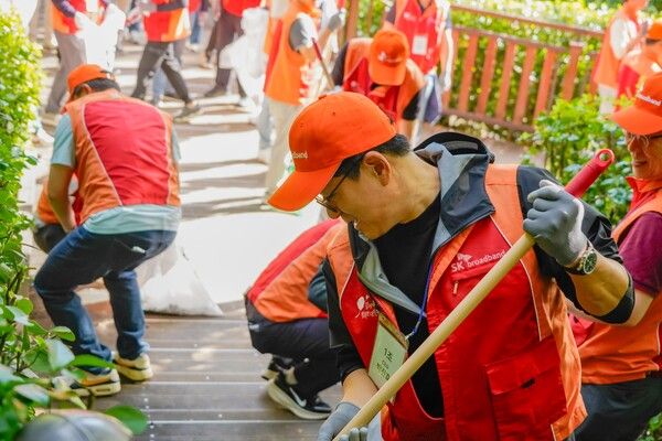 SK브로드밴드, 창립 28주년 맞아 플로깅 봉사활동 전개