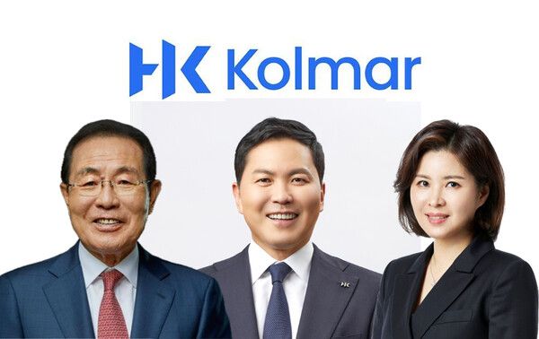 왼쪽부터 윤동한 콜마그룹 회장, 윤상현 한국콜마 부회장, 윤여원 콜마비앤에이치 대표