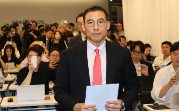 조현문 전 효성 부사장이 5일 오전 서울 삼성동 코엑스몰 스파크플러스에서 열린 유산 상속 관련 기자회견을 위해 입장하고 있다. /사진=뉴시스 (포인트경제)