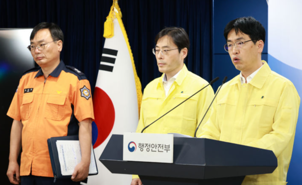 김민재 행정안전부 차관이 27일 오전 서울 종로구 정부서울청사에서 국가정보자원관리원 화재 관련 브리핑을 하고 있다. /사진=뉴시스