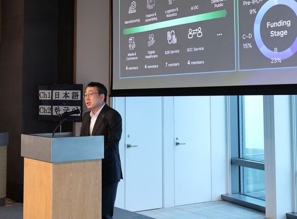 유영상 SK텔레콤 CEO가 ‘K-AI 얼라이언스 글로벌 밋업’ 행사의 개회사를 하고 있다.