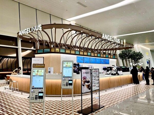 롯데GRS, 커피와 아이스크림의 복합 매장 인천공항 T2 '스마트 카페' 오픈 /롯데GRS 제공