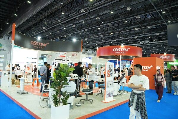 AEEDC Dubai 2026 오스템임플란트 부스 모습. /오스템임플란트 제공