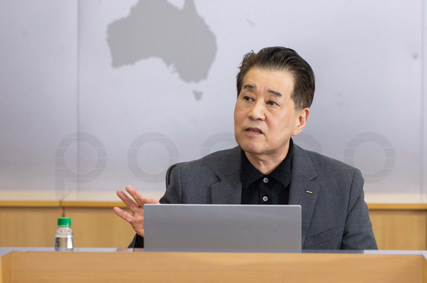 포스코그룹 장인화 회장이 지난해 3월 열린 그룹기술전략회의를 주재하고 있다. /포스코 제공