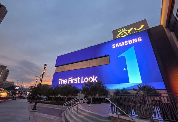 세계 최대 전자 전시회 CES 2026가 열리는 미국 라스베이거스 위치한 리조트월드 호텔 외경, 삼성전자 CES 2026 옥외광고 사진