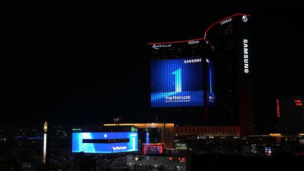 세계 최대 전자 전시회 CES 2026가 열리는 미국 라스베이거스 위치한 리조트월드 호텔 외경, 삼성전자 CES 2026 옥외광고 사진 /삼성전자 제공
