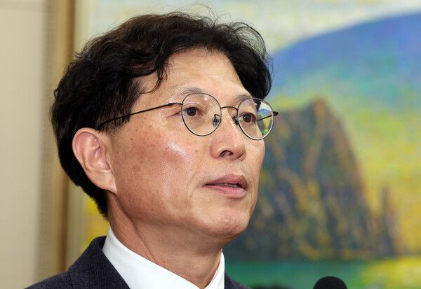 오진석 GS리테일 부사장이 12일 여의도 국회에서 열린 정무위원회의 공정거래위원회 등에 대한 국정감사에 출석해 의원 질의에 답변하고 있다. /뉴시스