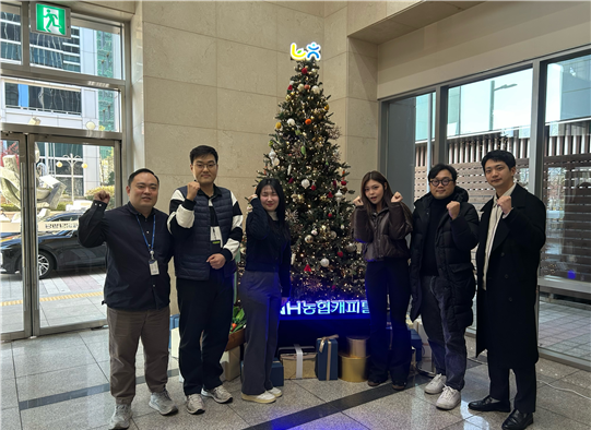 NH농협캐피탈 임직원들이 농심사랑나무 이벤트에 참여한 모습 /NH농협캐피탈 제공