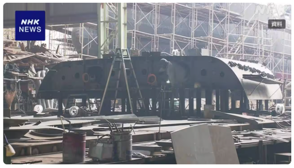 일본 조선소 작업장에서 선박 블록 조립 작업이 진행되고 있는 모습/NHK 보도분 갈무리(포인트경제)