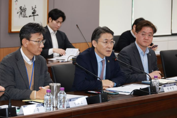 권대영 금융위원회 부위원장이 21일 오전 서울 종로구 정부서울청사에서 열린 금융업권 생산적 금융협의체에 참석해 발언하고 있다. /금융위원회