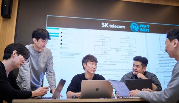 SK텔레콤은 자사가 제안한 ‘AI 데이터센터를 위한 기술 요소 및 연동 구조’가 이달 초 열린 국제전기통신연합 전기통신표준화 부문(ITU-T) 산하 SG11(Study Group 11) 회의에서 국제 표준으로 최종 승인됐다고 밝혔다. /SK텔레콤 제공