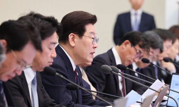 19일 청와대에서 열린 수석보좌관회의에서 발언하고 있는&nbsp;이재명 대통령 /사진=뉴시스