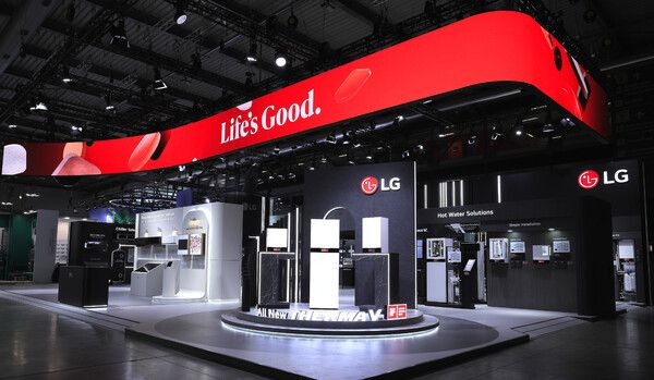 LG전자가 이탈리아 밀라노에서 24일 개막한 공조전시회 'MCE 2026'에서 유럽 가정 환경에 맞춘 히트펌프 토탈 솔루션과 상업·산업용 HVAC 솔루션으로 우수상을 8개 수상했다. [사진=LG전자] (포인트경제)