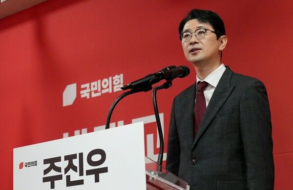 국민의힘 부산시장 경선에 나선 주진우 의원이 28일 선거사무소 개소식을 열고 ‘세대교체’와 ‘강한 추진력’을 전면에 내세우며 본격적인 세 결집에 나선 가운데 경선에 임하는 각오를 전하고 있다. /주진우 캠프