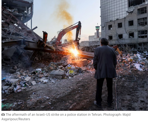 이스라엘과 미국의 합동 공격으로 테헤란의 경찰서가 파괴된 후의 모습 /영국 가디언지 갈무리