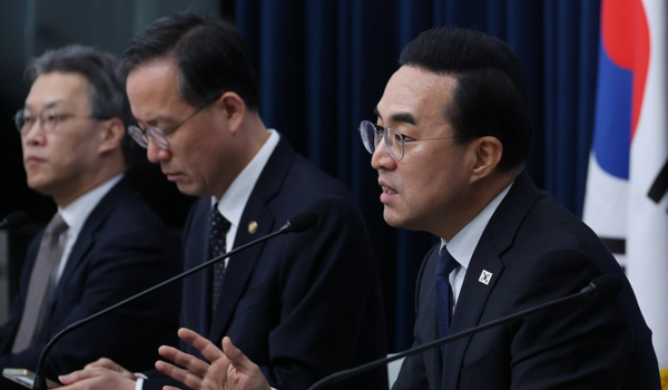 박홍근 기획예산처 장관이 지난 27일 세종시 정부세종청사에서 중동 사태 대응을 위한&nbsp;2026년도&nbsp;추가경정 예산안에 대해 브리핑하고 있다. /사진=연합뉴스