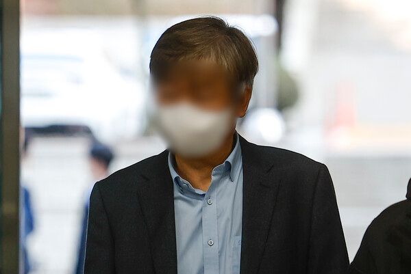 전분 및 당류(전분당) 가격 담합 의혹을 받는 대상 사업본부장 김 모씨가 31일 서울 서초구 서울중앙지방법원에서 열린 구속 전 피의자심문(영장실질심사)에 출석하고 있다. /뉴시스