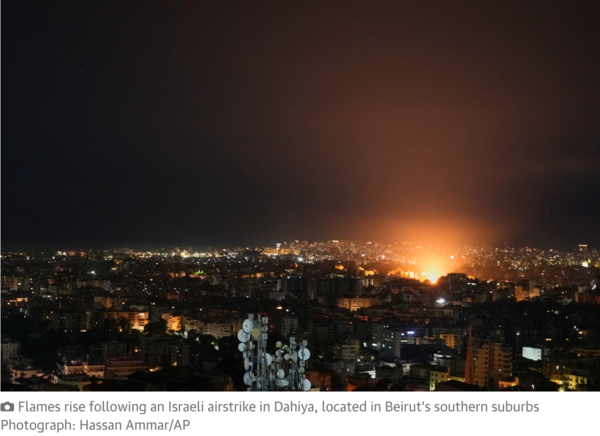 이스라엘 공습으로 베이루트 남부 교외 다히야에 화염이 치솟고 있다. /가디언지 갈무리