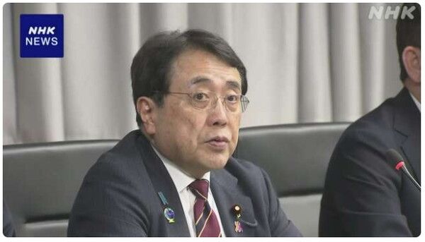 아카자와 경제산업상이 연료 공급 대책 회의에서 발언하고 있다/NHK 보도 화면 갈무리(포인트경제)