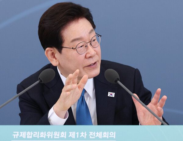 이재명 대통령이 15일 청와대에서 열린 규제합리화위원회 제1차 전체회의에서 발언하고 있다. /사진=뉴시스