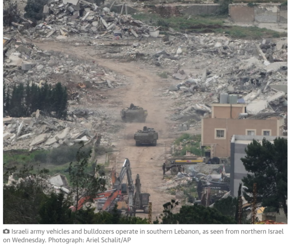 지난 15일&nbsp;이스라엘 북부에서 바라본 남부 레바논 지역의 이스라엘 군 차량과 불도저 작전 모습 /가디언 갈무리