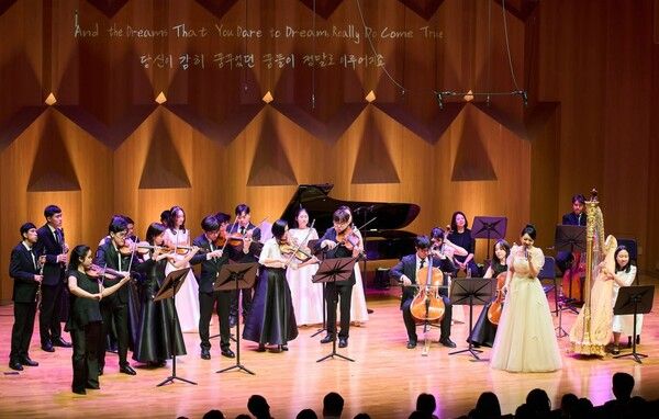 지난 18일 예술의전당에서 열린 장애·비장애 통합 실내악 연주단 ‘가온 솔로이스츠’의 제7회 정기연주회에 출연한 뮤지컬 배우 김소현 모습 /사진제공=HS효성