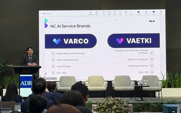 아시아개발은행과 과학기술정보통신부가 공동 주관한 글로벌 워크숍 현장에서 발표중인&nbsp;NC AI 정준영&nbsp;B2B 사업개발 담당.&nbsp; [사진=NC AI] (포인트경제)