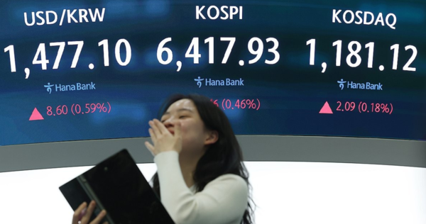 22일 서울 중구 하나은행 본점 딜링룸 현황판에 표시된 원/달러 환율,&nbsp;코스피, 코스닥 지수 /사진=연합뉴스