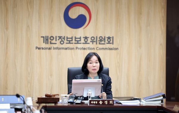 송경희 개인정보보호위원장이 지난 22일 서울 종로구 정부서울청사에서 열린 제7회 위원회 전체회의에서 모두발언을 하고 있다