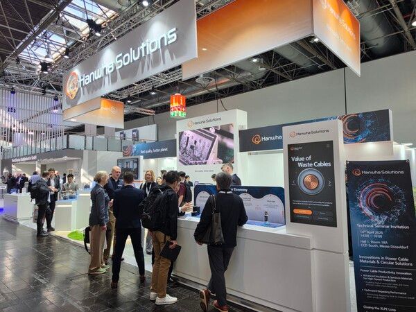 WIRE2026에 참가한 한화솔루션 현장 /한화솔루션 제공