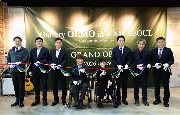 지난 29일 금천구 가산동에서 열린 ‘올모 남서울’ 개소식에서 관계자들이 기념 촬영을 하고 있다. /사진제공=대상