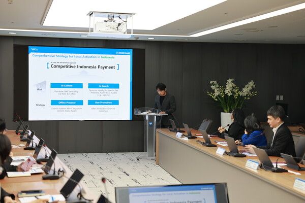 박중열 우리카드 회원지원팀 부부장이 QR결제 서비스 오픈 기념 미팅에서 인도네시아 결제 서비스 경쟁력에 대해 발표하고 있다. /우리카드 제공