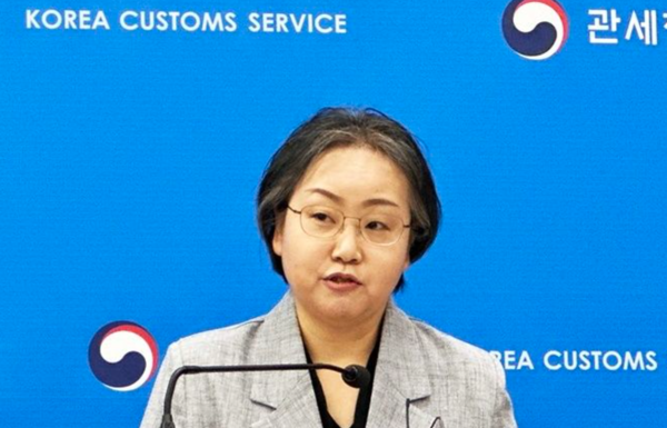 11일 정부대전청사 기자실서 '중동발 물가관리 필수품 수입업체 관세조사' 착수에 대해 브리핑하고 있는&nbsp;관세청 하유정 심사국장 /사진=뉴시스