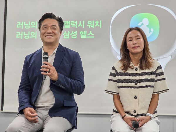 14일 진행된 미디어 브리핑에서&nbsp;질의응답 하는 삼성전자 MX사업부 디지털헬스팀 최준일 상무와 前 국가대표 마라토너 권은주 감독 /삼성전자 제공