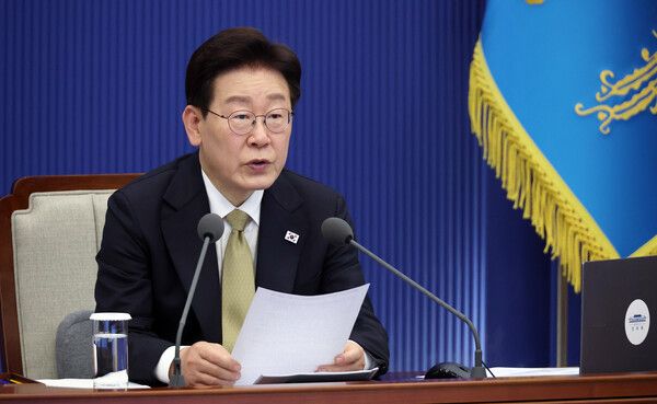 이재명 대통령이 14일 청와대에서 열린 수석보좌관회의에서 발언하고 있다. /청와대통신사진기자단, 뉴시스