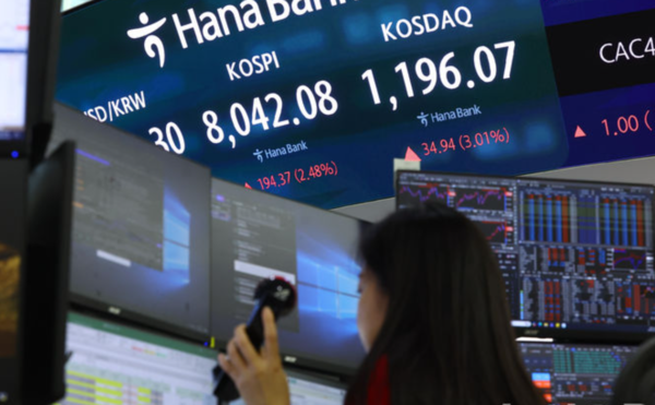 26일 오전 서울 중구 하나은행 딜링룸에 지수 /사진=뉴시스