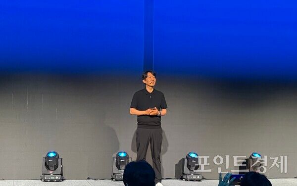 김동훈 NHN클라우드 대표가 키노트 세션을 진행하고 있다. (포인트경제)