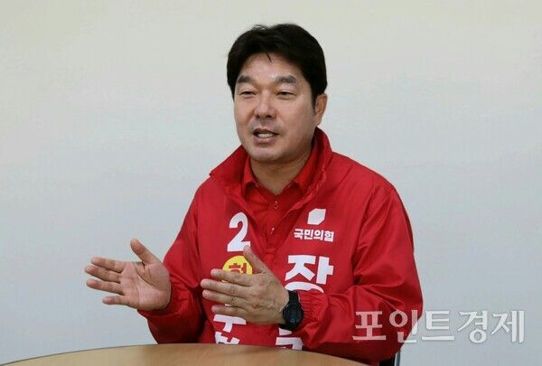 오는 6.3 지방선거에서 부산 동래구청장 재선에 도전하는 국민의힘 장준용 후보가 최근 본지와 인터뷰를 갖고 구정 성과를 비롯해 ‘명품 교육도시 동래’ 조성을 위한 비전을 밝히고 있다.&nbsp;(사진=윤선영) ⓒ포인트경제