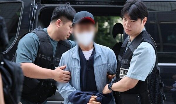 LG전자 협력업체 직원 정모씨가 29일 서울 양천구 서울남부지방법원에서 열린 구속 전 피의자 심문(영장실질심사)에 출석하고 있다. /사진=연합뉴스