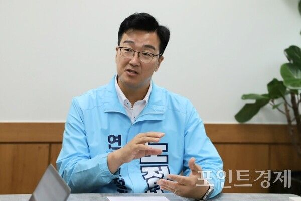 오는 6.3 지방선거에서 부산 연제구청장에 도전하는 진보당 노정현 후보가 지난 27일 본지와 인터뷰를 갖고 그간의 정치 여정과 연제구 발전 방향에 대한 로드맵을 밝히고 있다. (사진=윤선영) ⓒ포인트경제