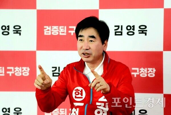 오는 6.3 지방선거에서 부산진구청장 재선에 도전하는 국민의힘 김영욱 후보가 지난 28일 본지와 인터뷰를 갖고 구정 성과와 향후 미래 발전 비전을 밝히고 있다. (사진=윤선영) ⓒ포인트경제