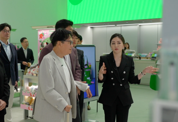 29일(현지시간) 올리브영 패서디나점에서&nbsp;이재현 CJ그룹 회장 /CJ그룹 제공