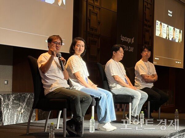 왼쪽부터 업스테이지의 김성훈 대표, 업스테이지 진윤정 최고재무책임자(CFO), 이건수 AXZ 대표, 김대환 타임리 대표. ⓒ포인트경제
