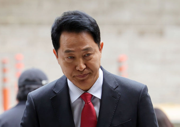 여론조사비 대납 의혹을 받는 오세훈 서울시장이 17일 서울 서초구 서울중앙지방법원에서 열린 결심공판에 출석하고 있다. /사진=뉴시스