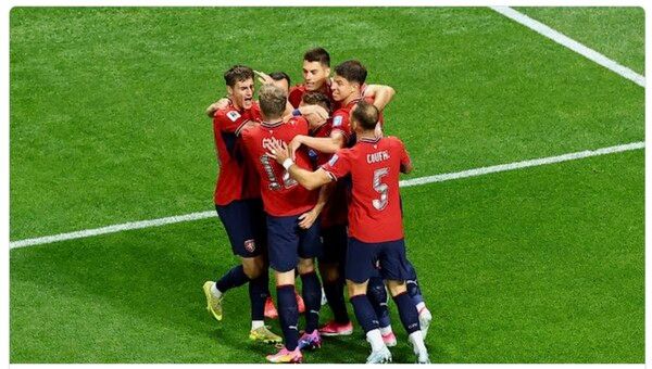 체코 선수들이 선제골 직후 기쁨을 나누고 있다/FIFA 홈페이지 갈무리(포인트경제)