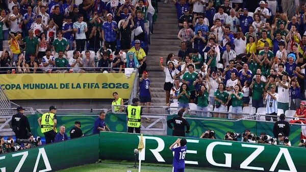 추가골을 넣은 뒤 세리머니를 펼치는 우에다/FIFA 홈페이지 갈무리(포인트경제)