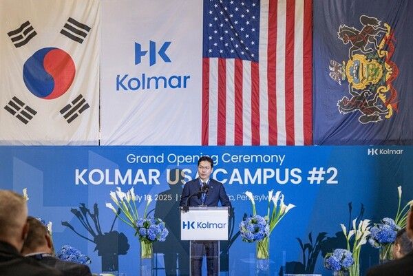 윤상현 콜마그룹 부회장이 지난해 미국 펜실베이니아주 스콧타운십에서 열린 콜마USA 제2공장 준공식에서 기념사를 하고 있다. /한국콜마