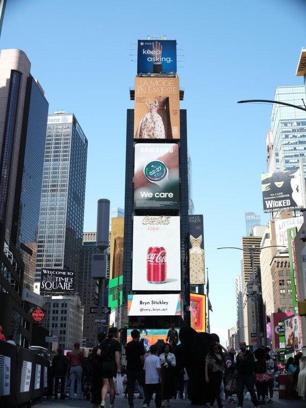 삼성전자가&nbsp;미국 뉴욕 타임스 스퀘어(Times Square)에서 '당신의&nbsp;AI&nbsp;일상 동반자(Your companion to AI Living)'를 주제로&nbsp;새로운 글로벌 영상 캠페인을 진행한다. /삼성전자 제공